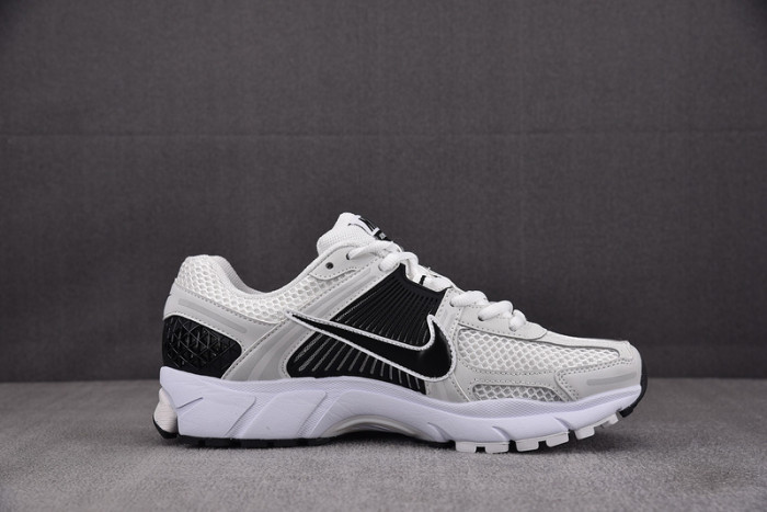 Nike Air Zoom Vomero 5