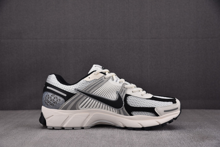 Nike Air Zoom Vomero 5