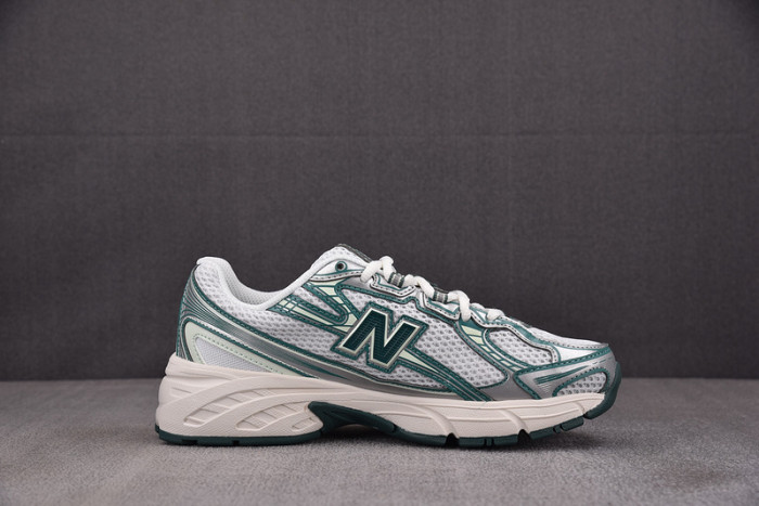 New Balance 740v2
