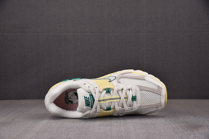 Nike Air Zoom Vomero 5