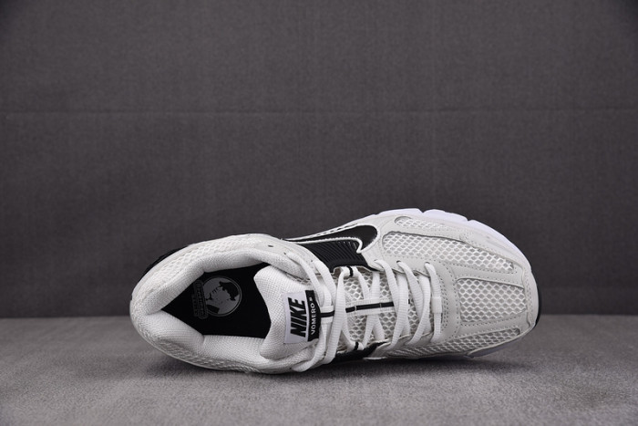 Nike Air Zoom Vomero 5