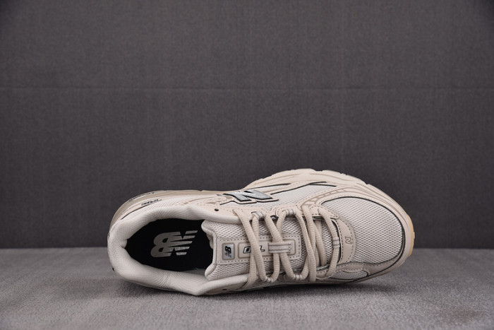New Balance 740