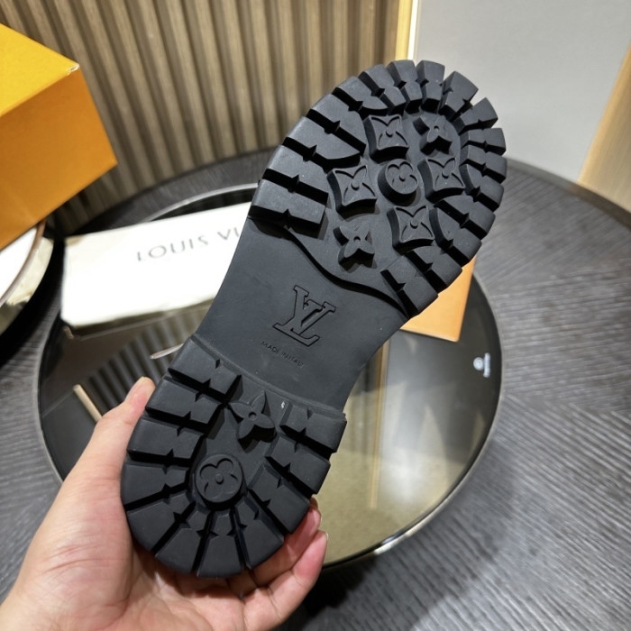 LV BOOTS L000055