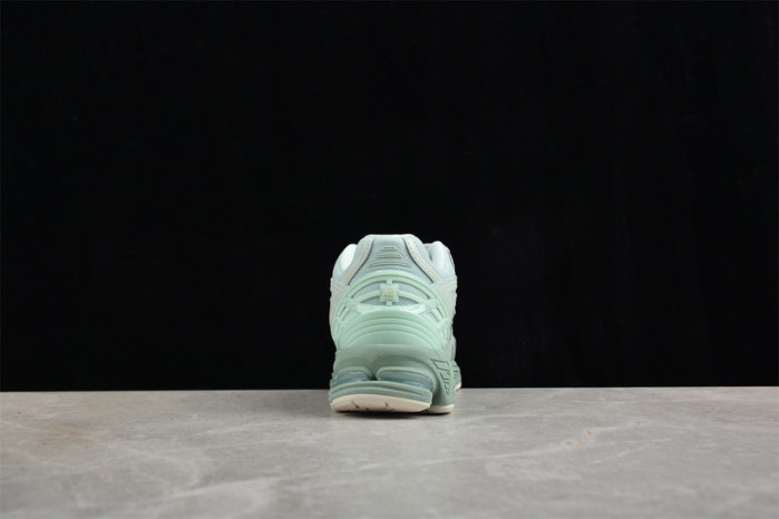 NEW BALANCE 1906R