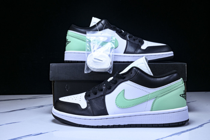 Air Jordan 1 Low 