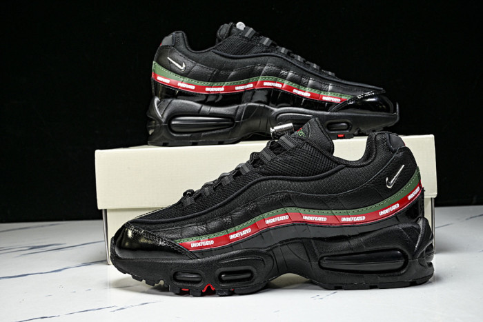 Nike Air Max 95 x UNDEFEATED 
