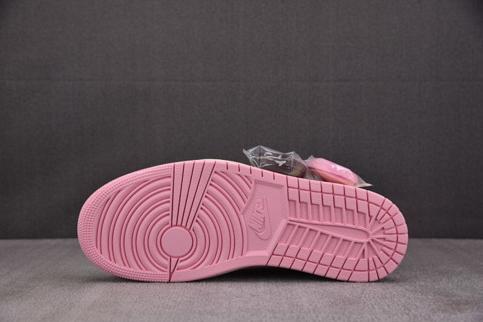 Travis Scott x Air Jordan 1 Low OG 