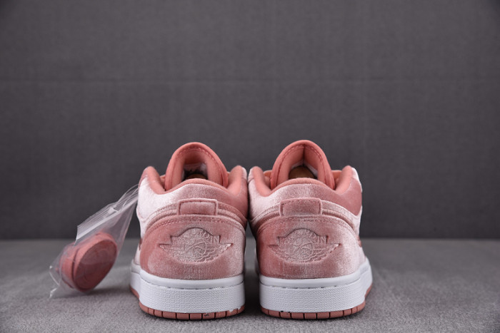 WMNS AIR JORDAN 1 LOW SE