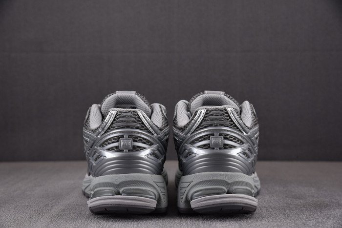 NEW BALANCE 1906R