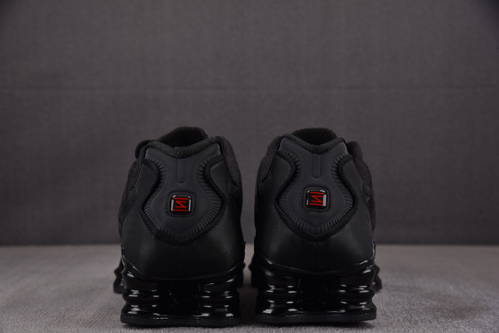 NIKE Wmns Shox TL
