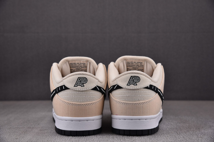 Albino & Preto x NIKE Dunk Low SB