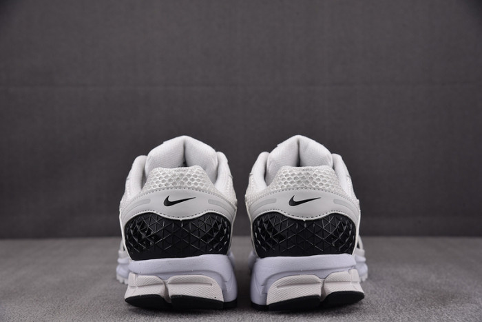 Nike Air Zoom Vomero 5