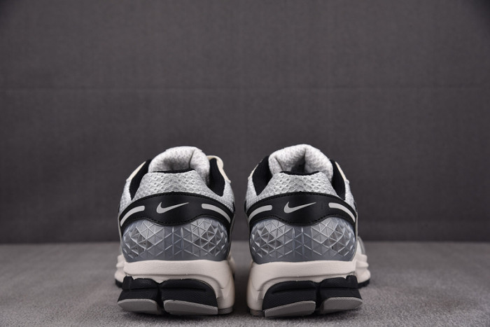 Nike Air Zoom Vomero 5