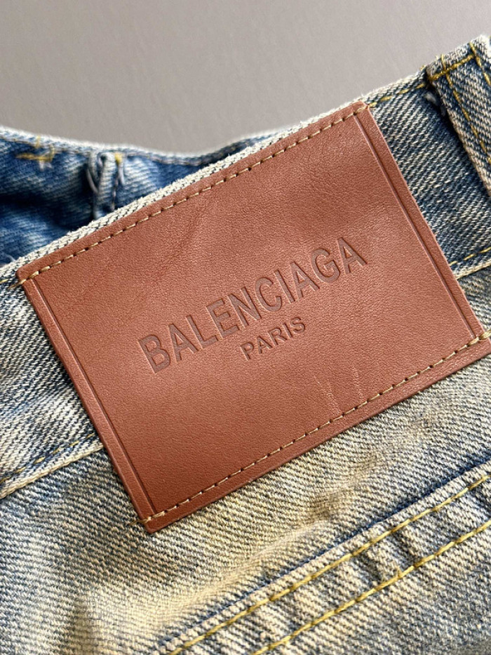 Balenciag**a CLOTHES BAC00033