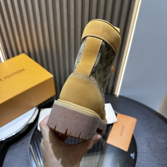 LV BOOTS L000053