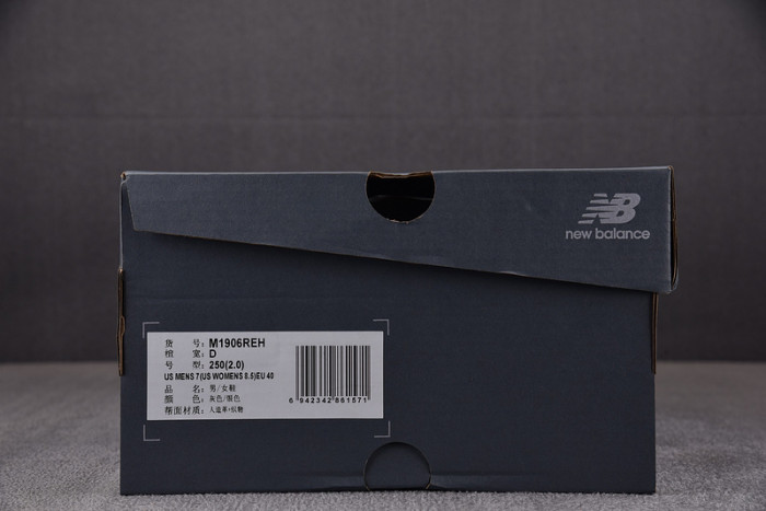 NEW BALANCE 1906R