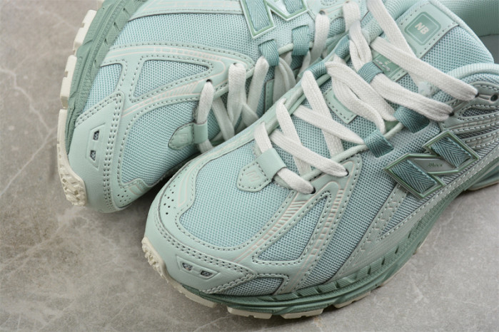 NEW BALANCE 1906R