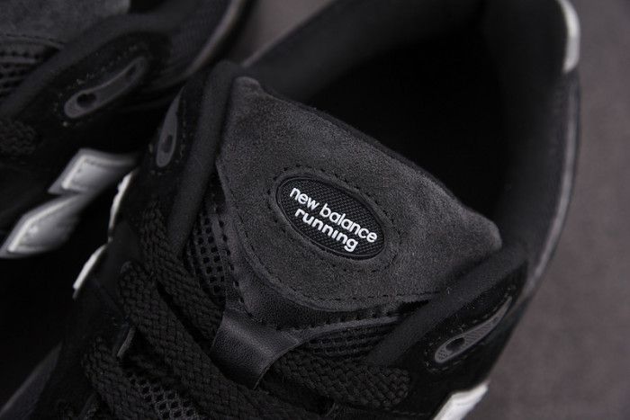 New Balance 2002R