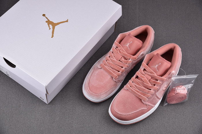 WMNS AIR JORDAN 1 LOW SE