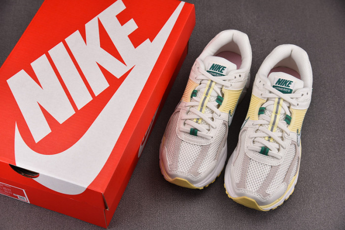 Nike Air Zoom Vomero 5