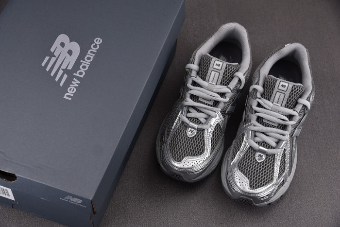 NEW BALANCE 1906R