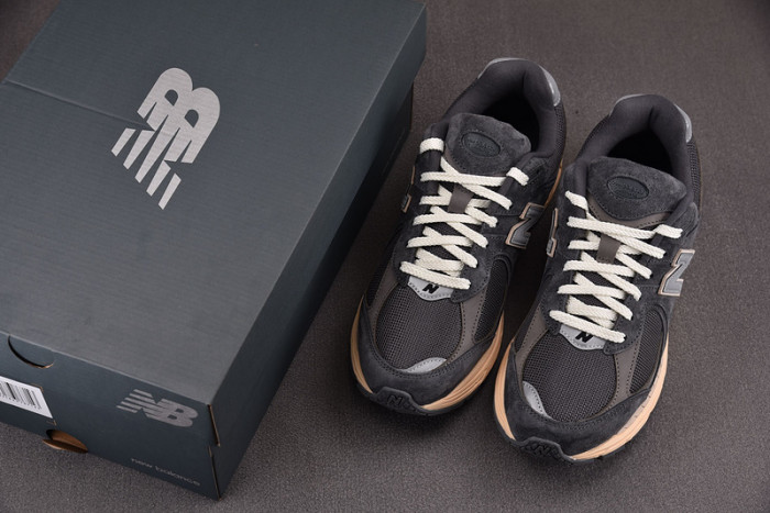 New Balance 2002R