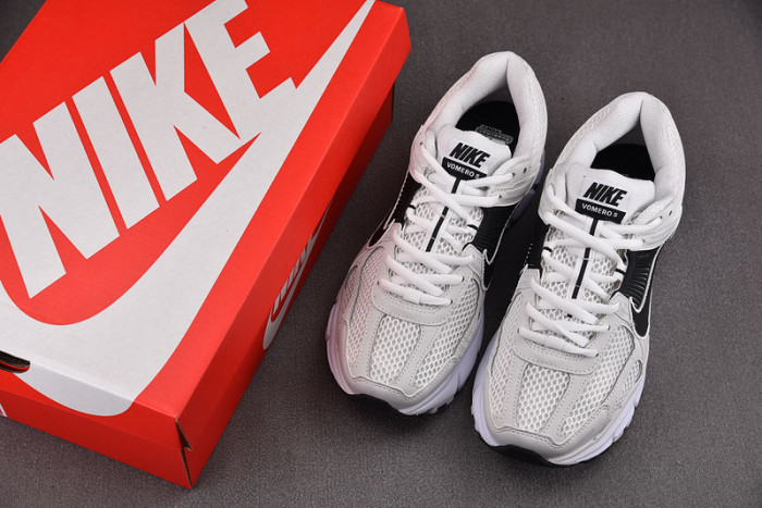 Nike Air Zoom Vomero 5
