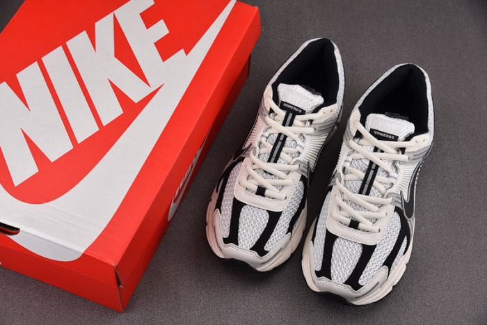 Nike Air Zoom Vomero 5