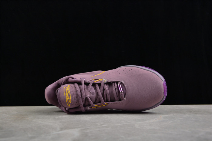 NIKE LeBron 21