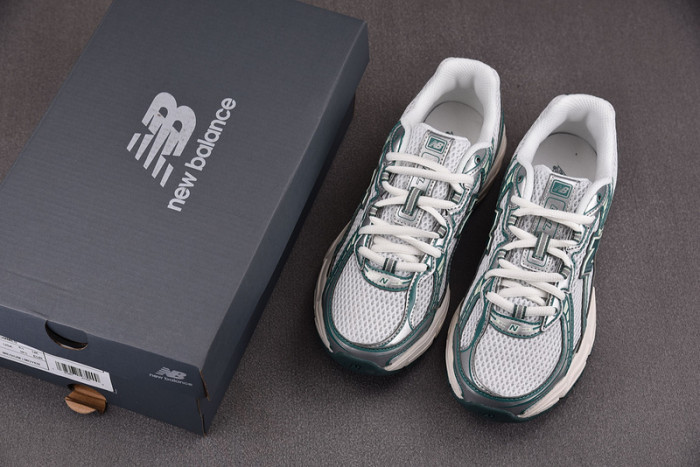 New Balance 740v2