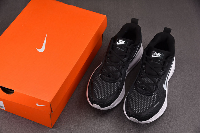 Nike Air Zoom Vomero 18