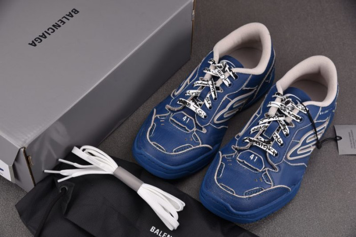 Balenciaga 16XL