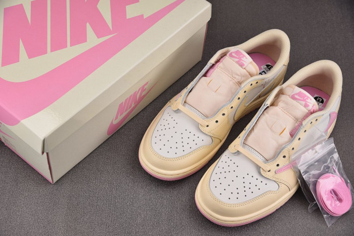 Travis Scott x Air Jordan 1 Low OG 