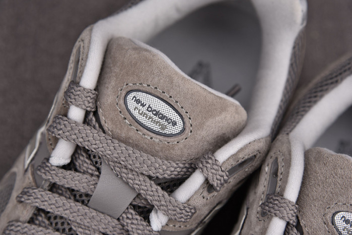 New Balance 2002R