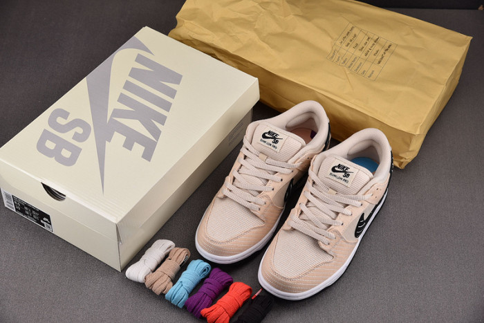 Albino & Preto x NIKE Dunk Low SB