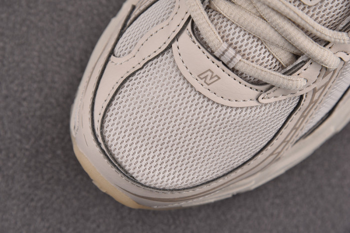 New Balance 740