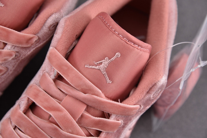 WMNS AIR JORDAN 1 LOW SE