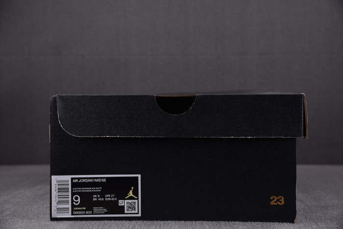 Air Jordan 1 Mid SE