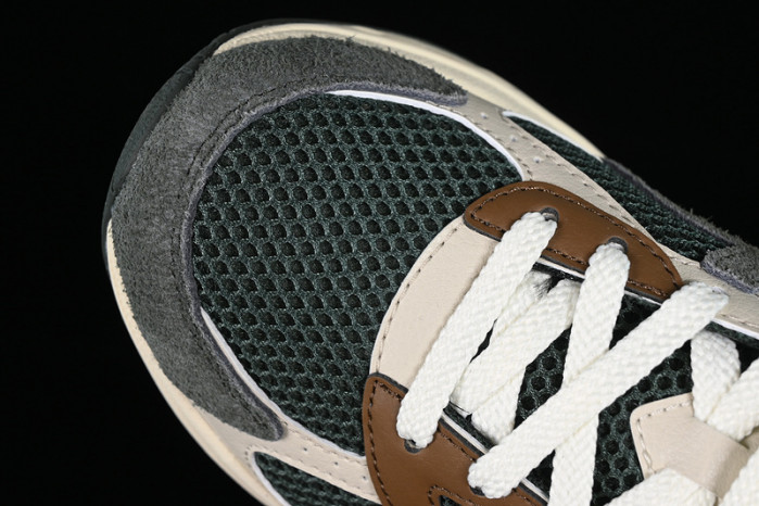 As*ic*s hal studios x gel 1130