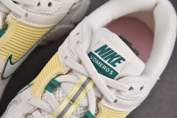 Nike Air Zoom Vomero 5