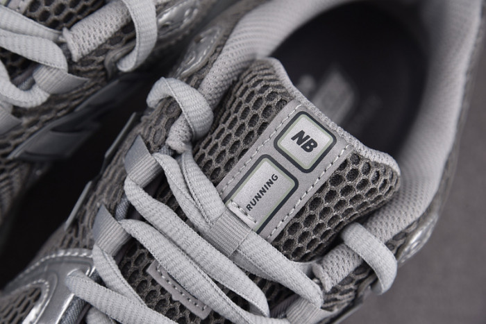 NEW BALANCE 1906R