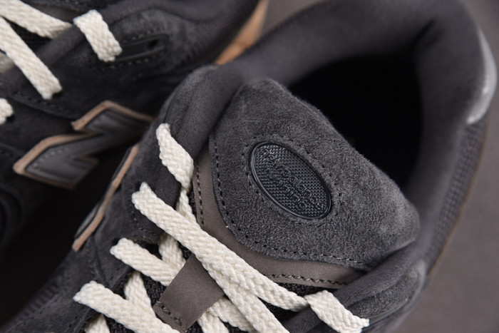New Balance 2002R