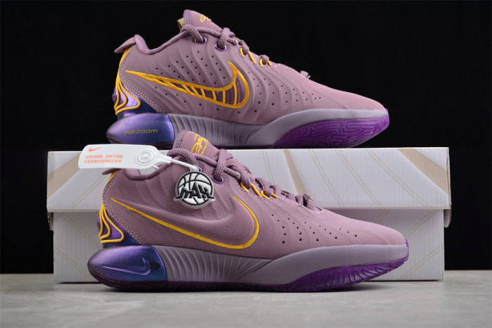 NIKE LeBron 21