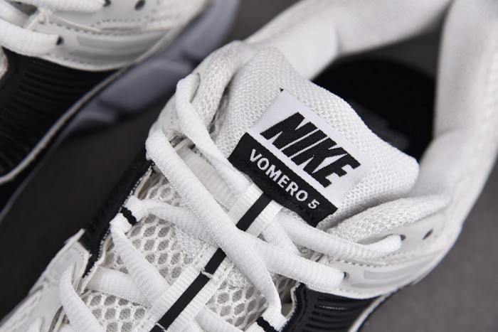 Nike Air Zoom Vomero 5