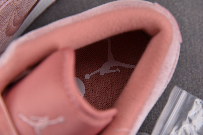 WMNS AIR JORDAN 1 LOW SE