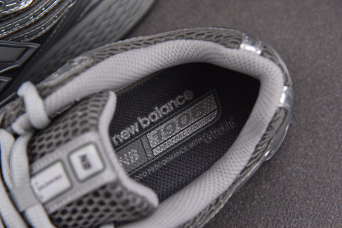 NEW BALANCE 1906R