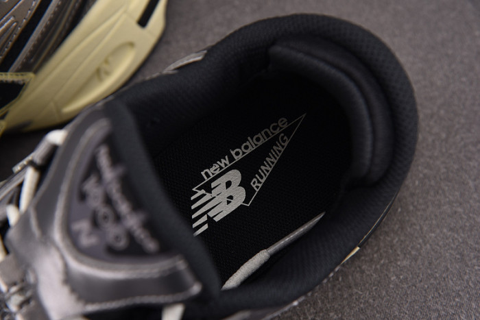 New Balance 1000