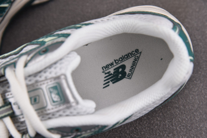 New Balance 740v2
