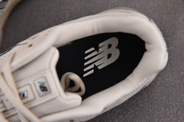 New Balance 740
