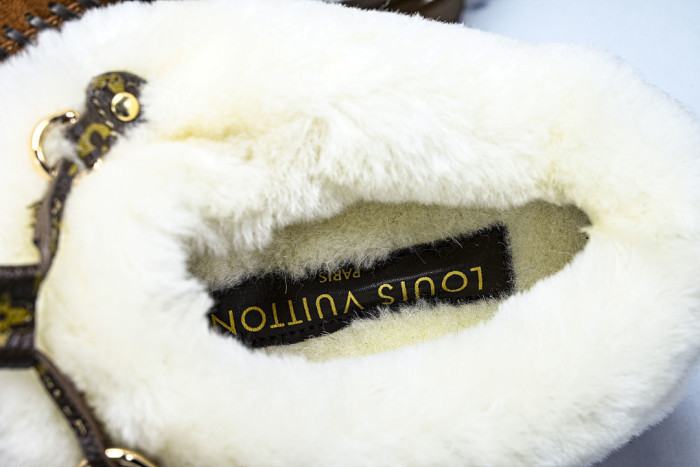 LV BOOTS L000077